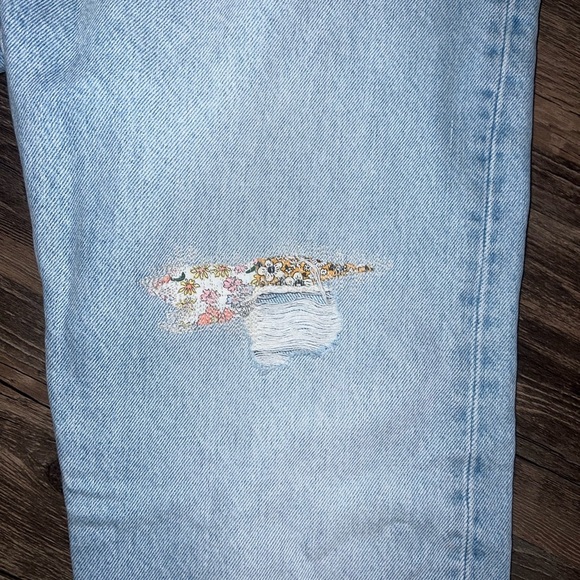 Levi's Blue Straight-Leg Jeans with Vintage Appeal - Picture 4 of 5